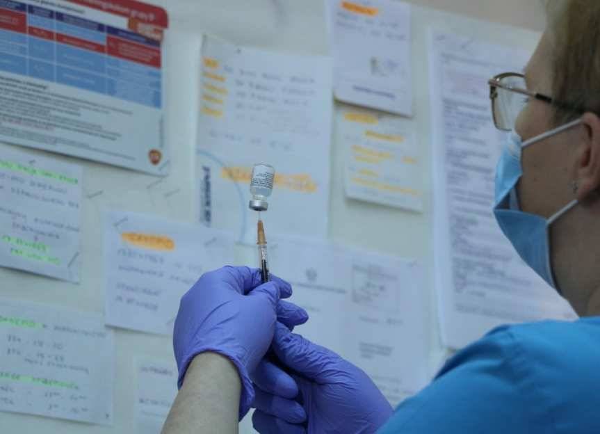 Pierwsze szczepienia przeciw covid-19