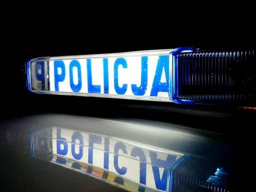 Dębowiec. Policja szuka kierowcy, który potrącił kobietę