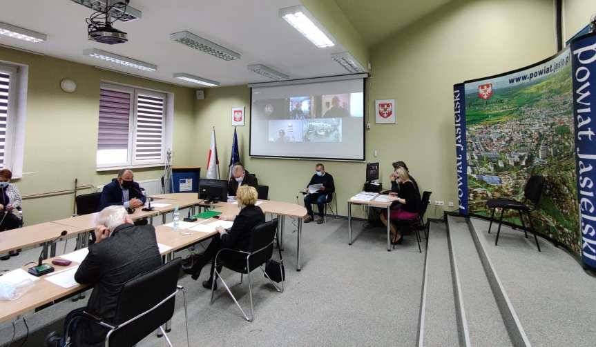 Apel radnych powiatowych w sprawie ratowników medycznych w Jaśle