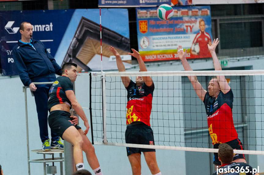 Siatkówka. II liga mężczyzn. W derbach MKS MOSiR Jasło lepszy od Karpat Krosno