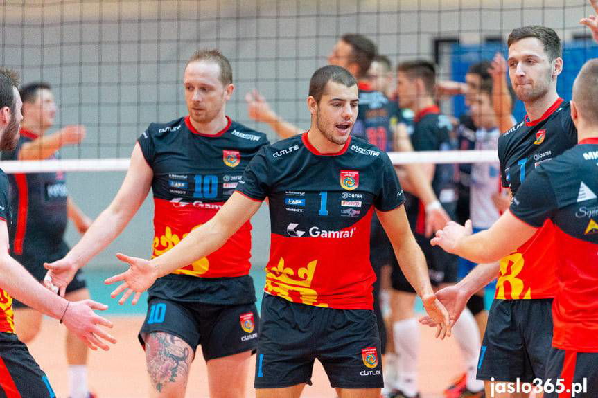 Siatkówka. II liga mężczyzn. W derbach MKS MOSiR Jasło lepszy od Karpat Krosno
