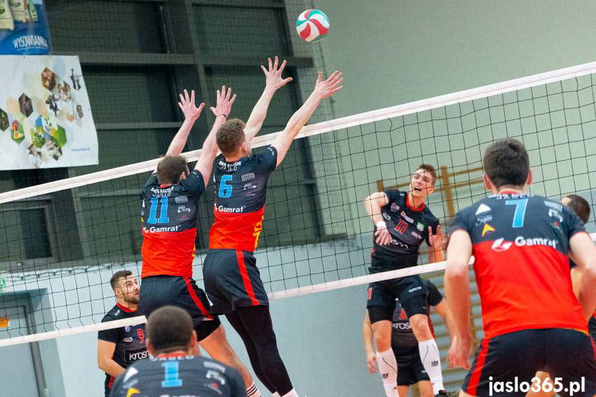 Siatkówka. II liga mężczyzn. W derbach MKS MOSiR Jasło lepszy od Karpat Krosno
