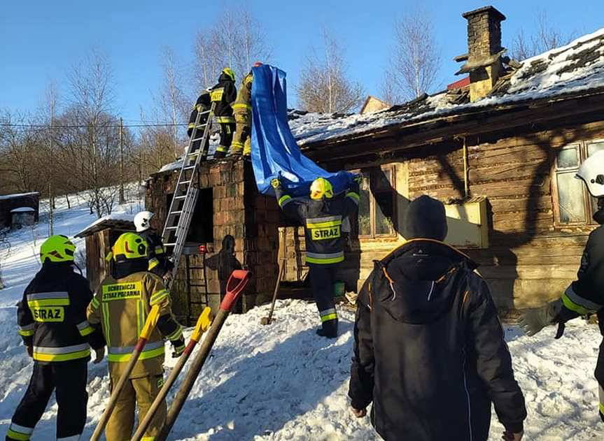 Bieździadka Góry. Zawalił się dach starego domu