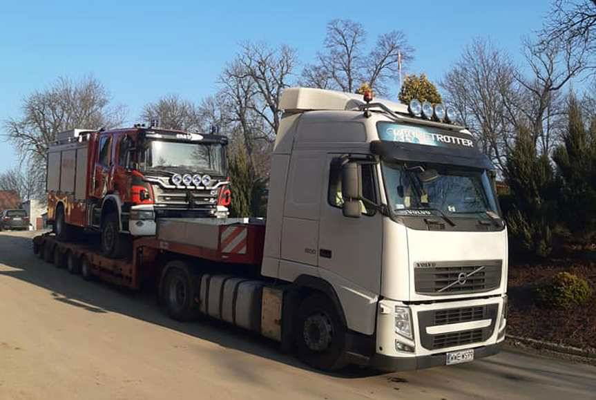 Samochód strażacki OSP z Brzysk odwieziony do naprawy