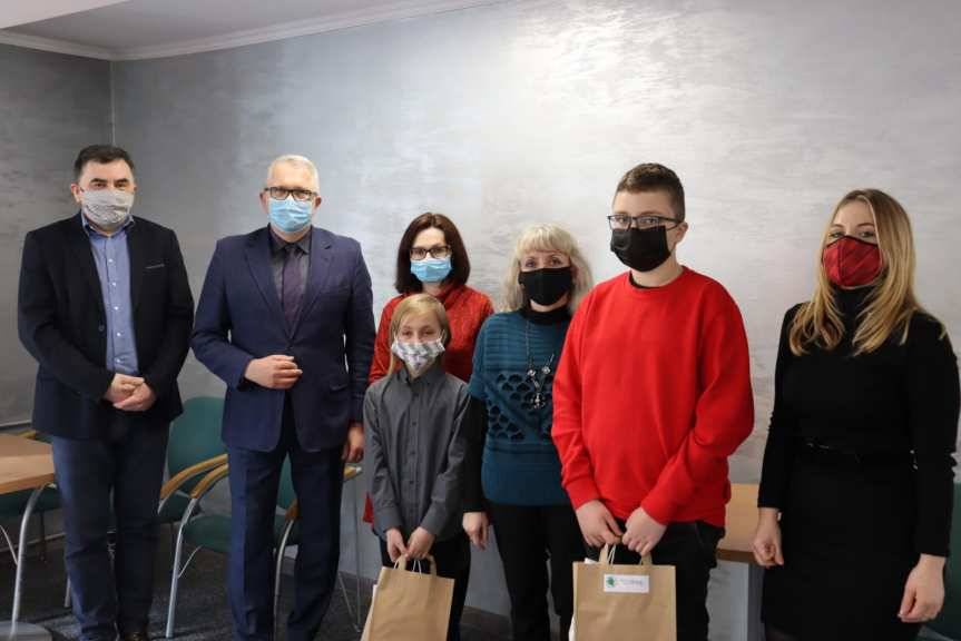 Gmina Jasło. Nagrodzeni laureaci konkursu "Co drzewo widziało"