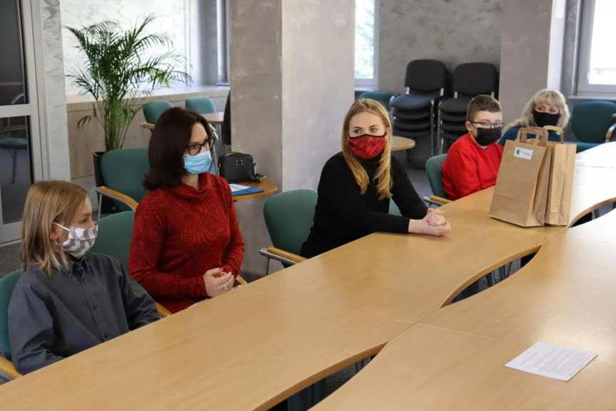 Gmina Jasło. Nagrodzeni laureaci konkursu "Co drzewo widziało"