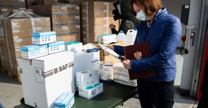 Koronawirus: sprzęt dla szpitali, maseczki dla wszystkich mieszkańców województwa