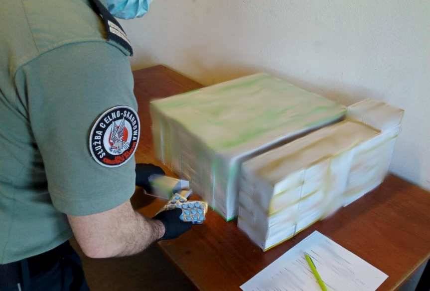 Przemycał leki na potencję