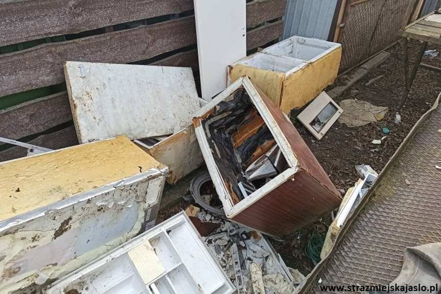 Jasło. Mandat za podrzucone śmieci