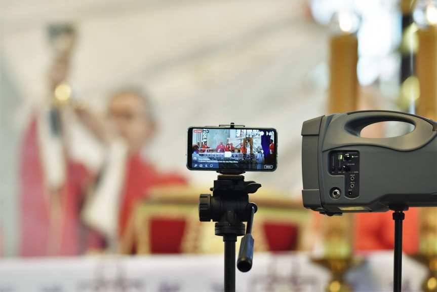 Wielki Czwartek i Triduum Paschalne w radiu, telewizji i internecie