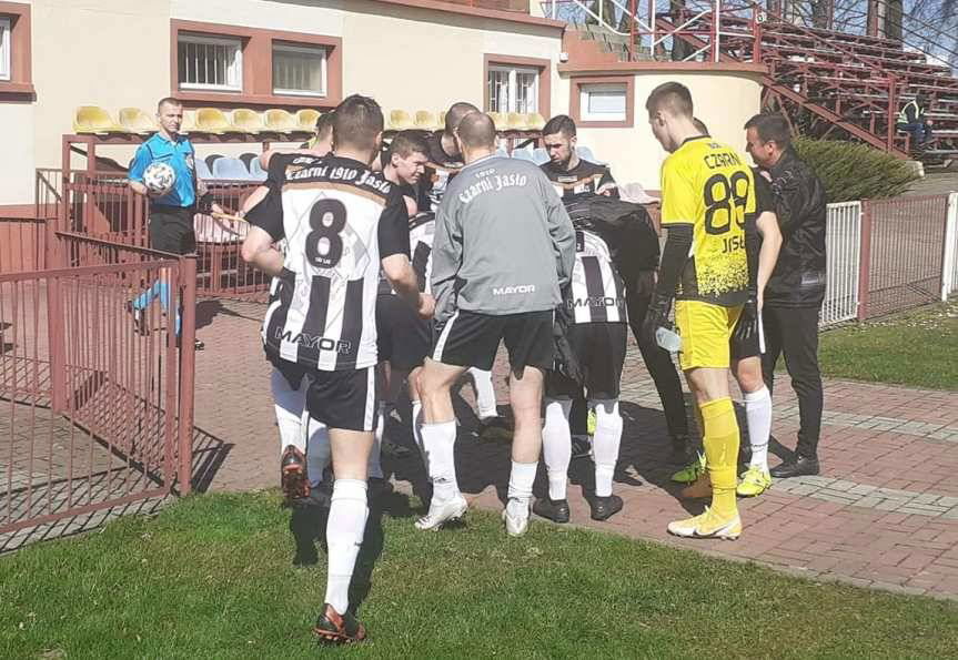 Piłka nożna. IV liga podkarpacka. Bezbramkowy remis Czarnych w Przeworsku