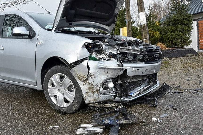 20-latek spowodował kolizję w Sieklówce. Odjechał z miejsca, był nietrzeźwy