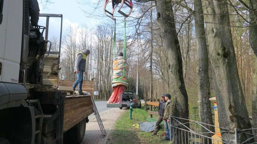 Figura "Chrystusa bez ręki" wróciła do lasu