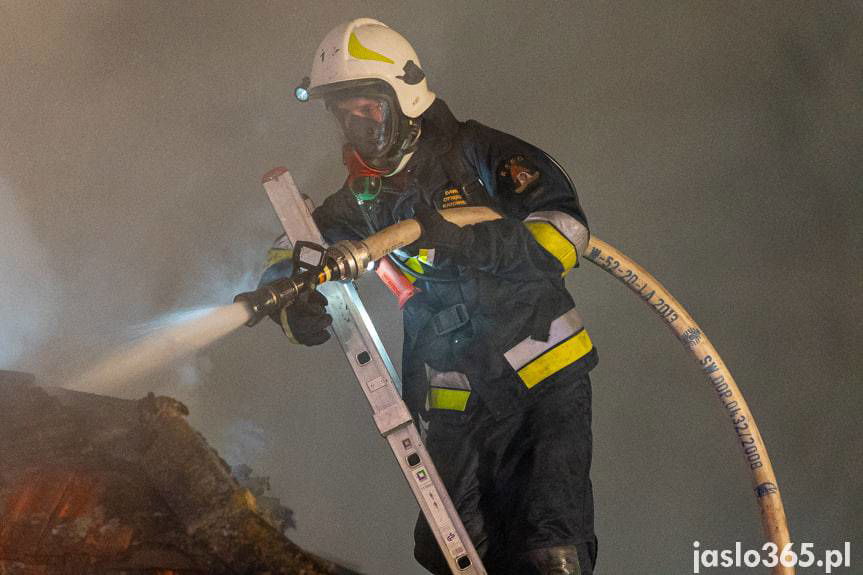 Pożar drewnianego domu w Krempnej