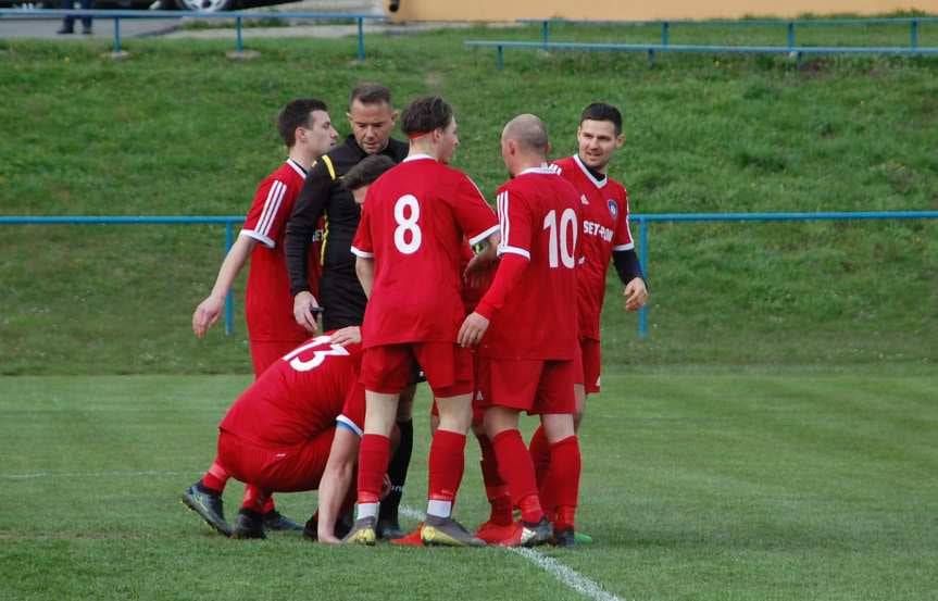 Piłka nożna. V liga. Remis Tempa Nienaszów w Jedliczu