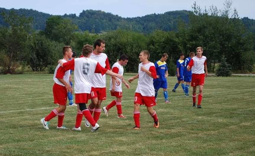 Piłka nożna. Klasa A - grupa III. Osiem goli Sobniowa, w tym cztery Adriana Lisa