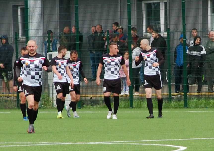 Piłka nożna. IV liga podkarpacka. Czarni Jasło grają w Pilźnie