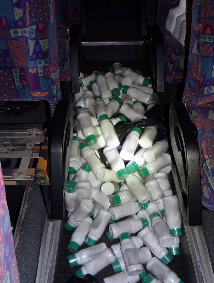 Autokarowe skrytki pełne nielegalnych środków ochrony roślin