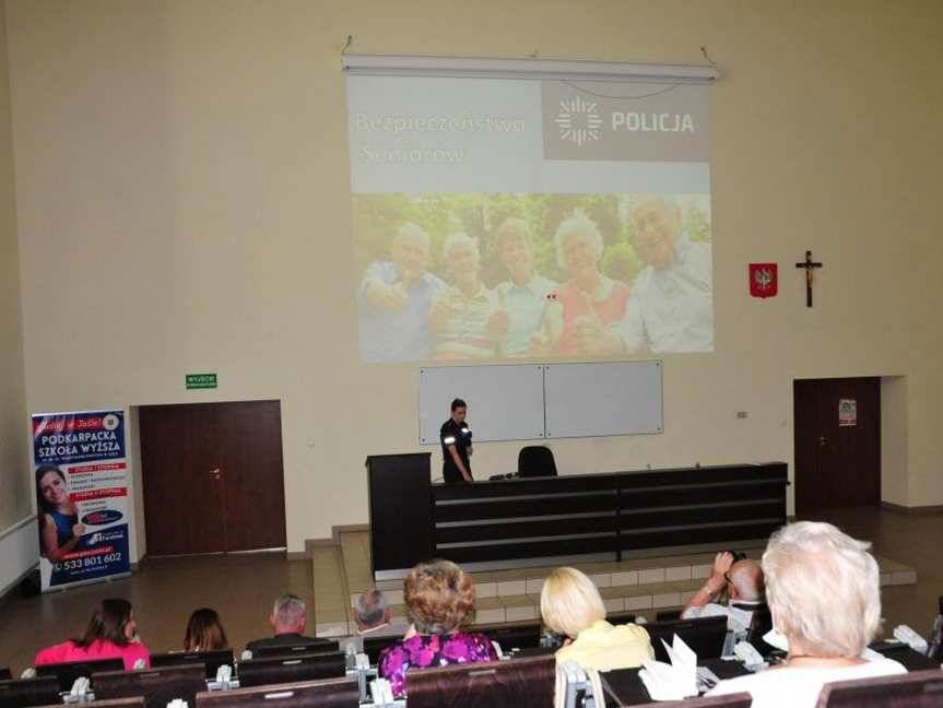 Jasło. Policjanci i pracownicy ZUS spotkali się z seniorami