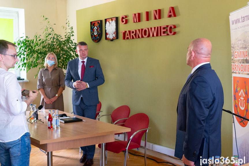 Wiktor Barański zaprzysiężony. Nowy wójt Tarnowca złożył ślubowanie [ZDJĘCIA, WIDEO]