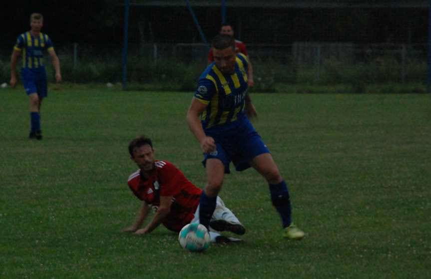 Piłka nożna. V liga. Ostoja Kołaczyce wypunktowana przez Markiewicza Krosno w bokserskim stylu