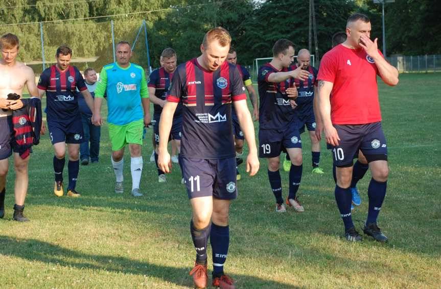 Piłka nożna. V liga. Ostoja zmarnowała rzut karny w doliczonym czasie gry i przegrała w Odrzykoniu
