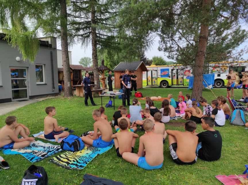 Jasło. Policjanci i strażacy promowali bezpieczny wypoczynek nad wodą
