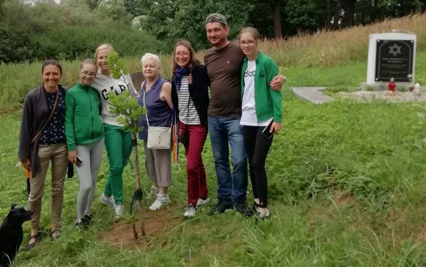 Dąb pamięci na kirkucie w Nowym Żmigrodzie