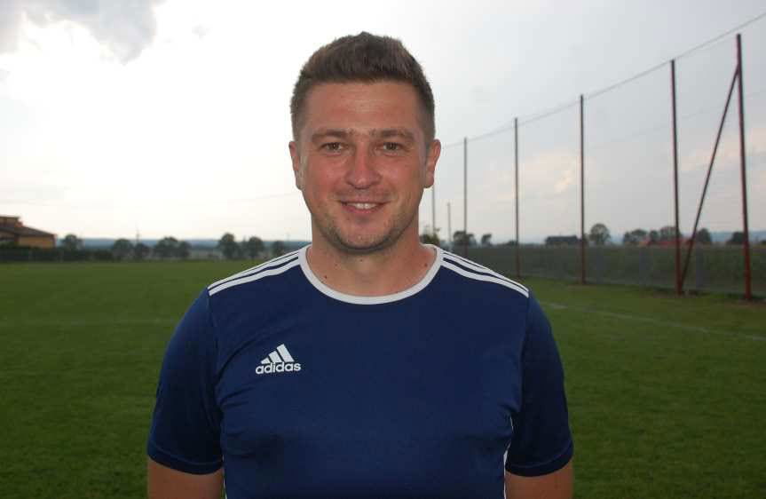 Piłka nożna. V liga. Zwycięska inauguracja Zamczyska Mrukowa. Chwile strachu na stadionie w Samoklęskach