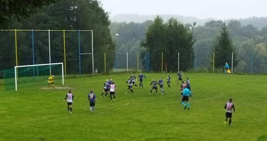 Piłka nożna. V liga. Cztery gole Pawła Kowalkowskiego