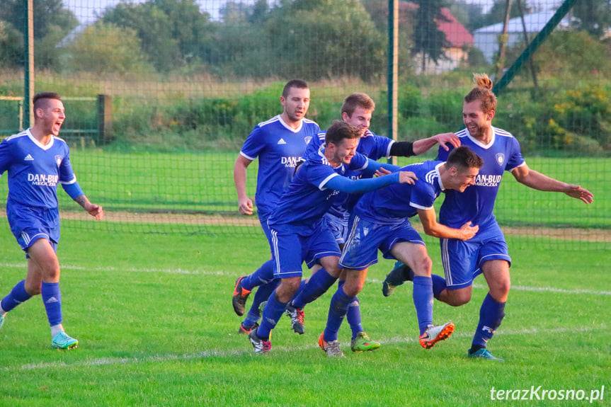 9 żółtych i 2 czerwone kartki w Odrzykoniu. Tempo pokonało Zamczysko