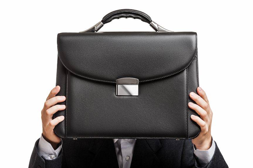 Policja szuka właściciela neseseru