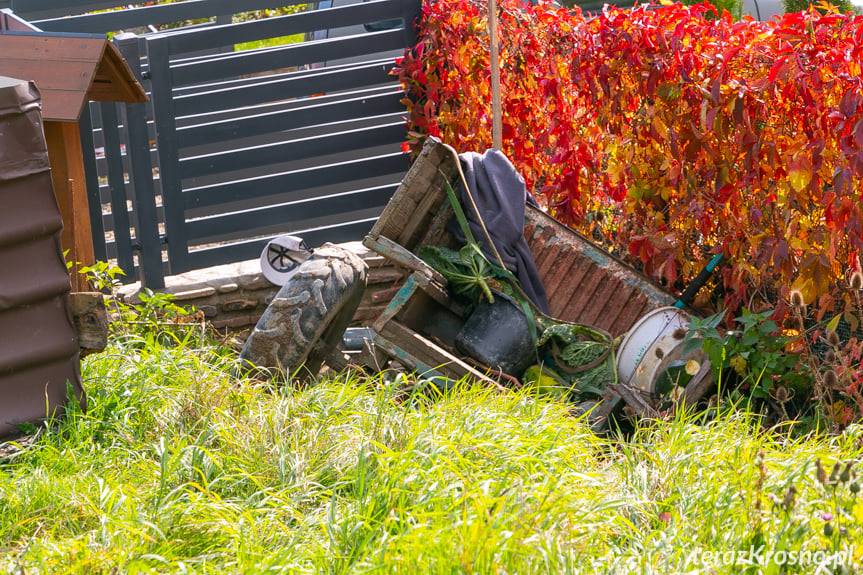 REGION. Mężczyzna przygnieciony przez "trójkołowiec" 
