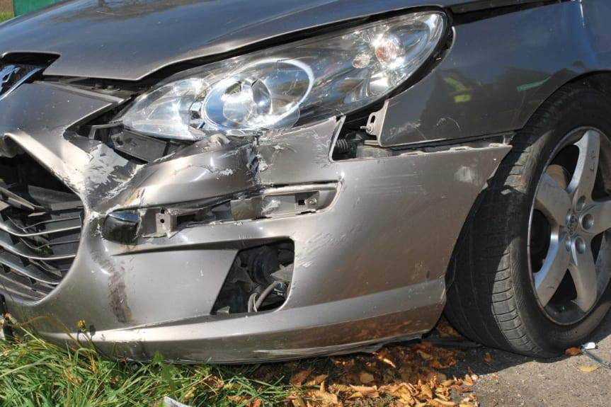 REGION. 16-latek jechał bez uprawnień motocyklem, doprowadził do zderzenia z osobówką