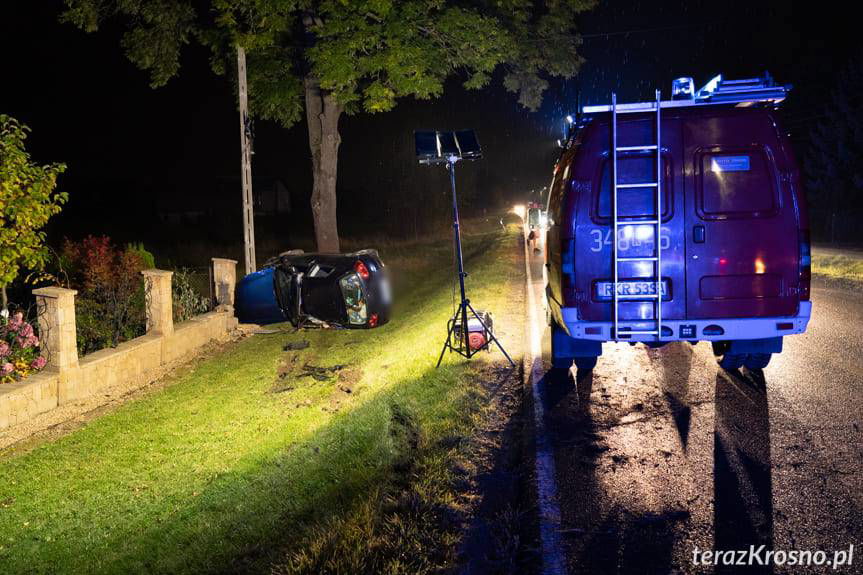REGION. Wypadek w Ustrobnej, dwie osoby poszkodowane