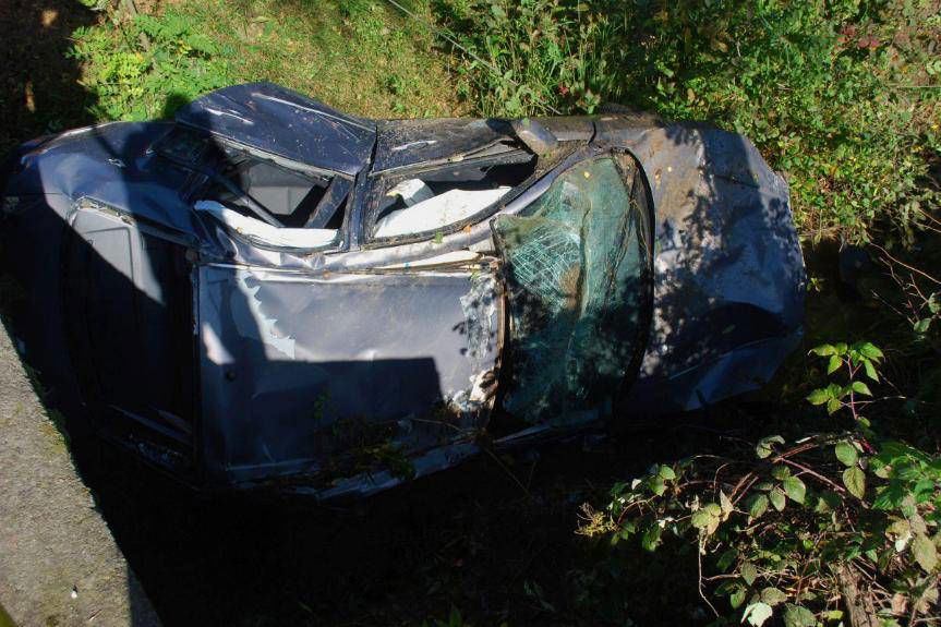 REGION. Mazda dachowała w rzece