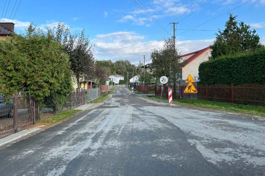 Trwa remont drogi w Trzcinicy