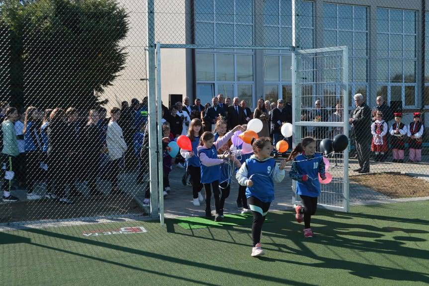 Szkoła Podstawowa w Osobnicy ma wielofunkcyjne boisko