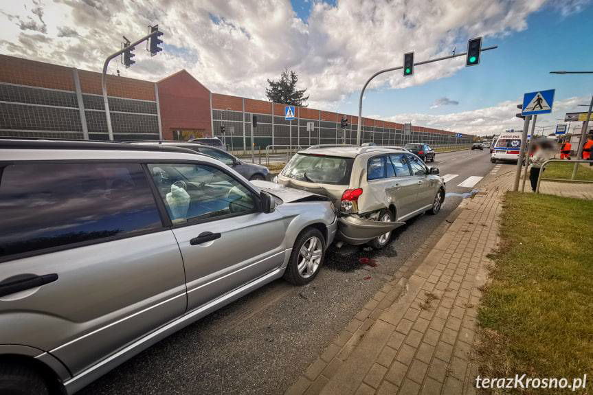 REGION. Zderzenie samochodów w Krośnie. Trzy osoby poszkodowane