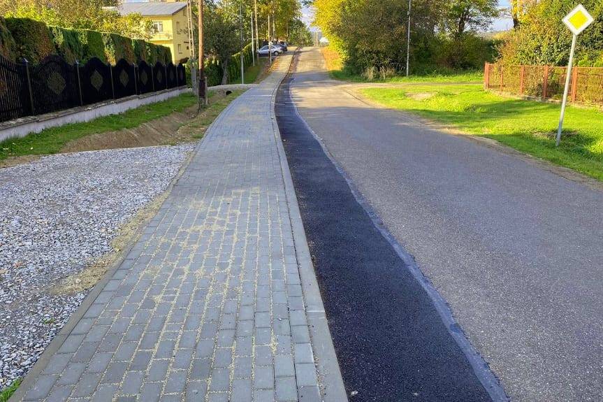 Mieszkańcy Zimnej Wody mają nowy chodnik