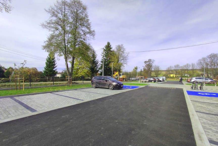 Zakończono parce związane z otoczeniem szkół w Tarnowcu i Łubnie Szlacheckim                 