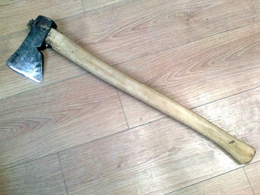 REGION. 68-latek uderzył kolegę siekierą w głowę