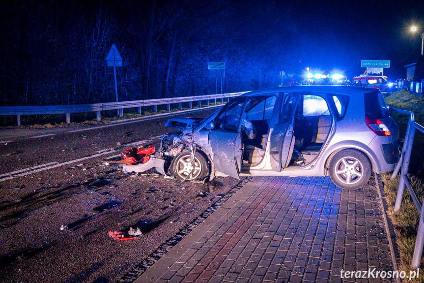 REGION. Zderzenie trzech samochodów, dwie osoby poszkodowane