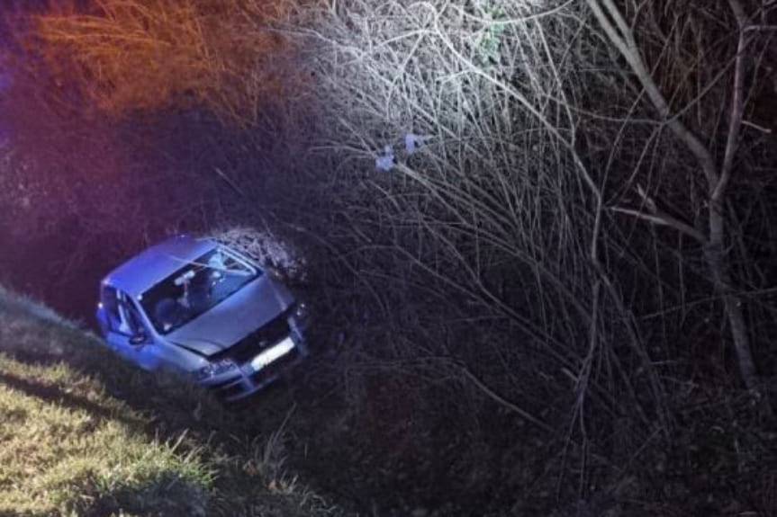 REGION. Uderzył w słup i wjechał do rowu, był pijany