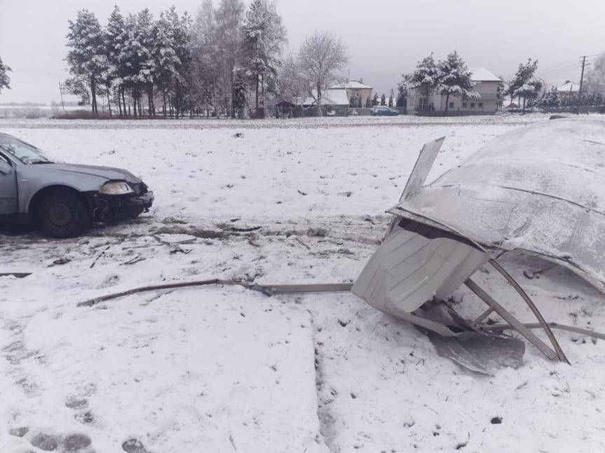 REGION. Stracił panowanie nad pojazdem, uderzył w przystanek