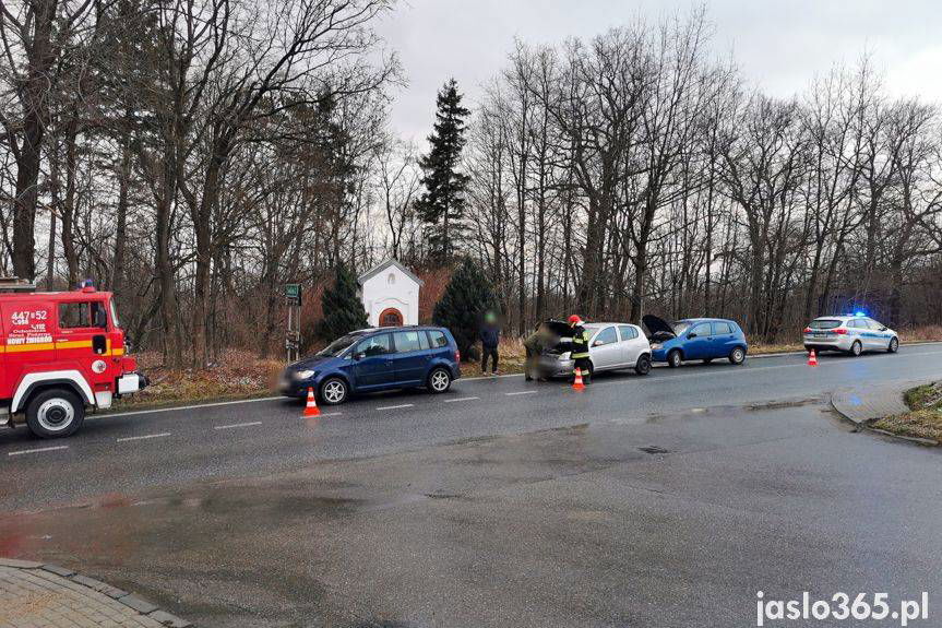 Kolizja trzech samochodów w Nowym Żmigrodzie