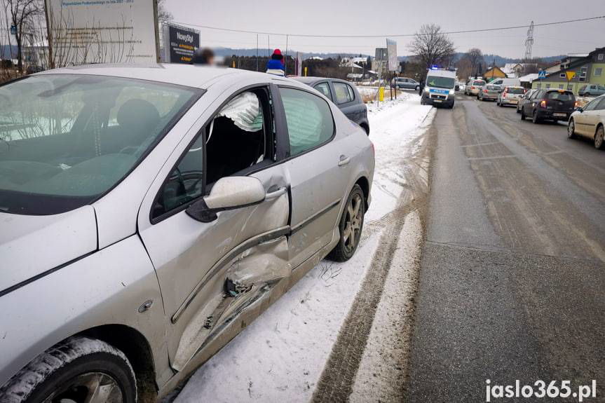 Zderzenie toyoty i peugeota w Jaśle