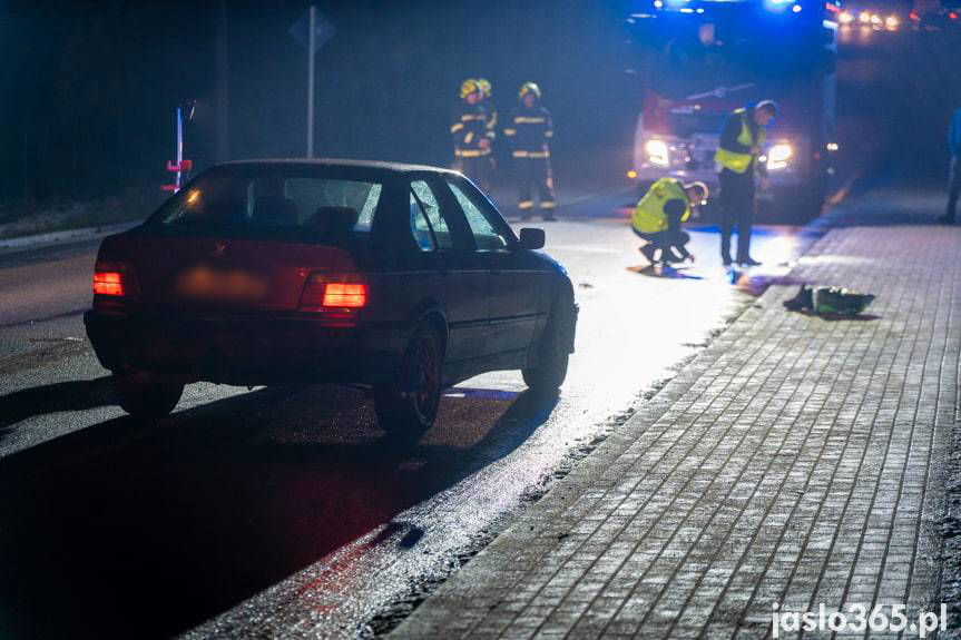 Wypadek w Trzcinicy na DK 28. Potrącony pieszy