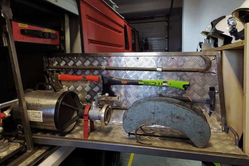 Pierwsze modyfikacje samochodu strażackiego w OSP Roztoki