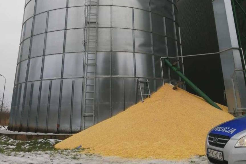 REGION. Zginął mężczyzna przysypany przez ziarna kukurydzy